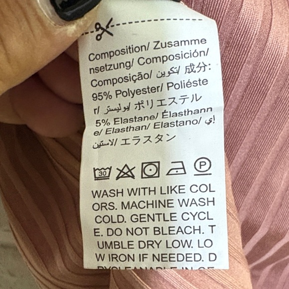 SHEIN pink and white Off-Shoulder Blouse, medium, gold ring straps - Picture 3 of 7